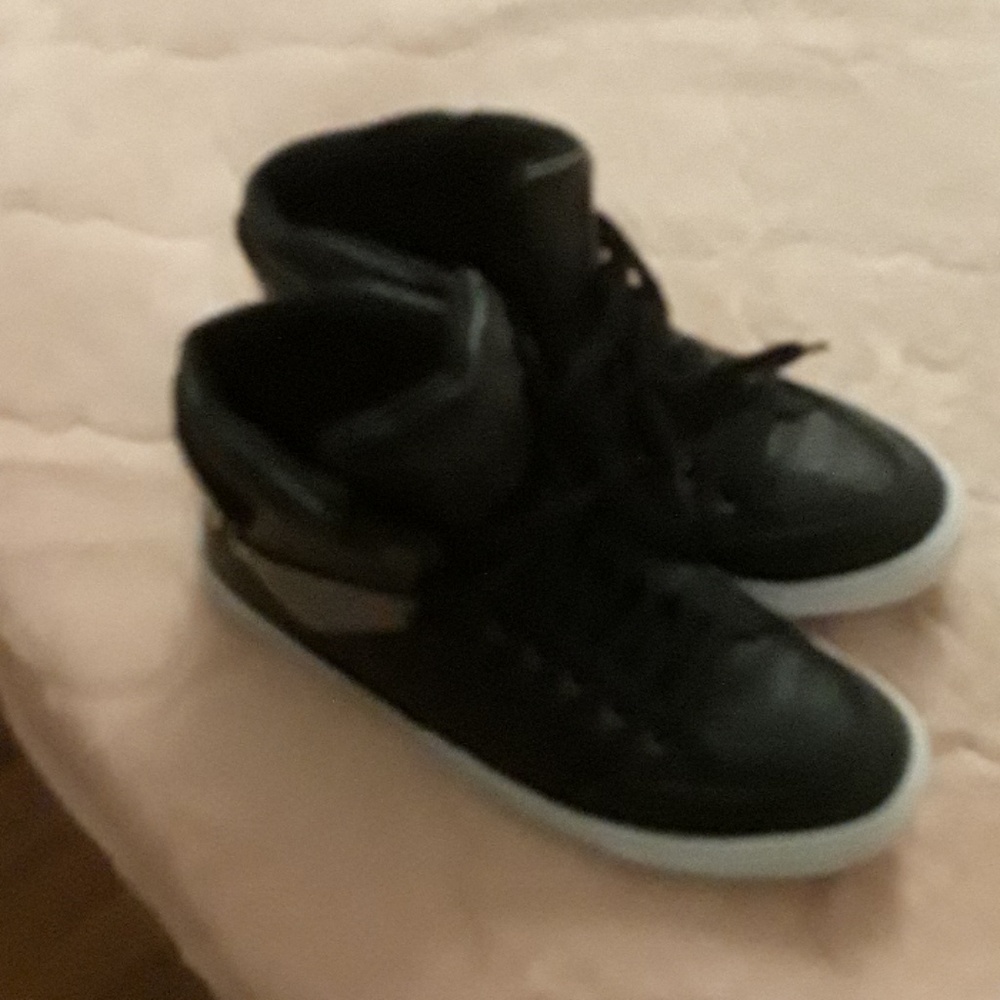 Sneaker guess